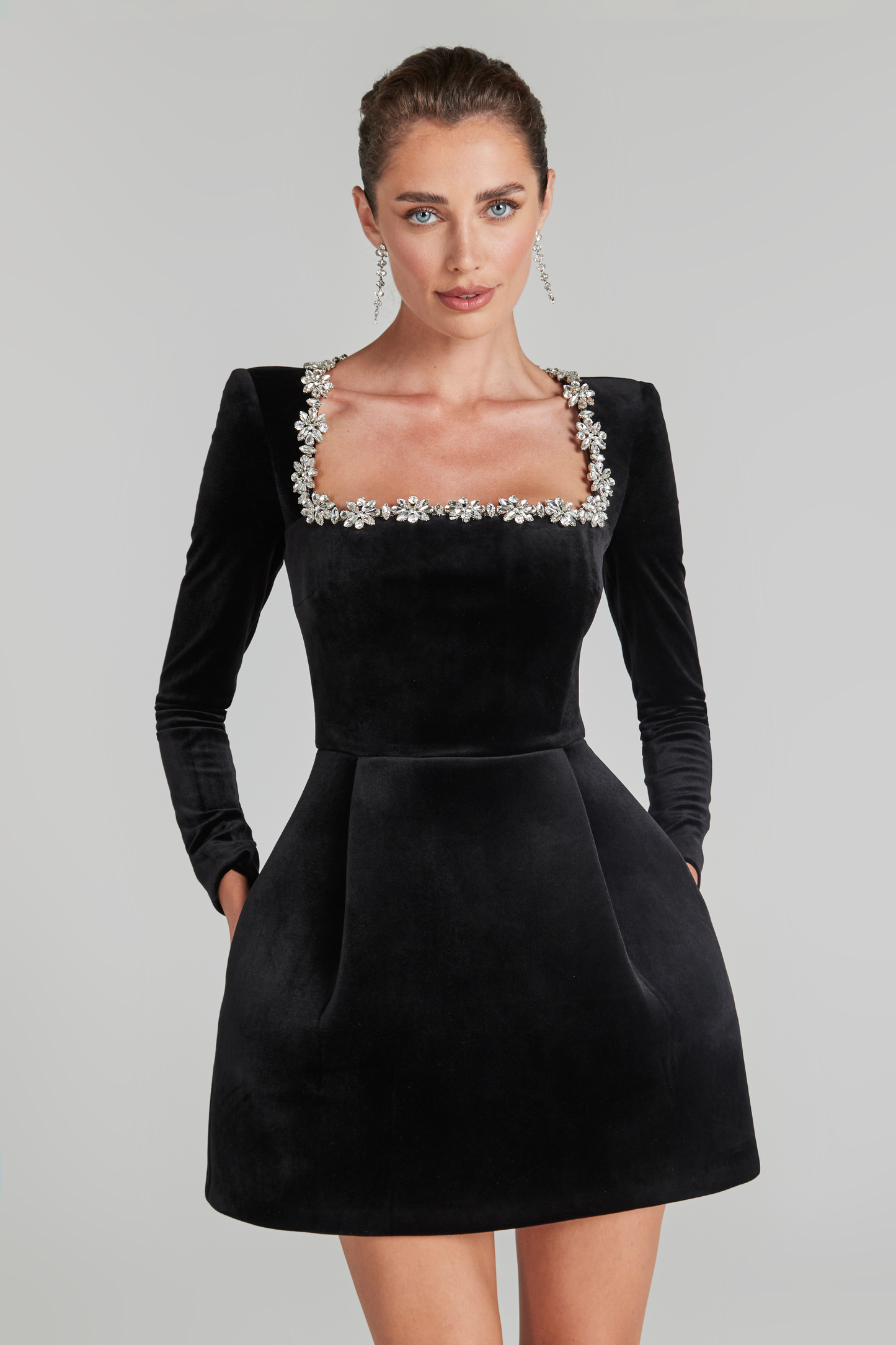 Langarm-Kleid mit Kristallen